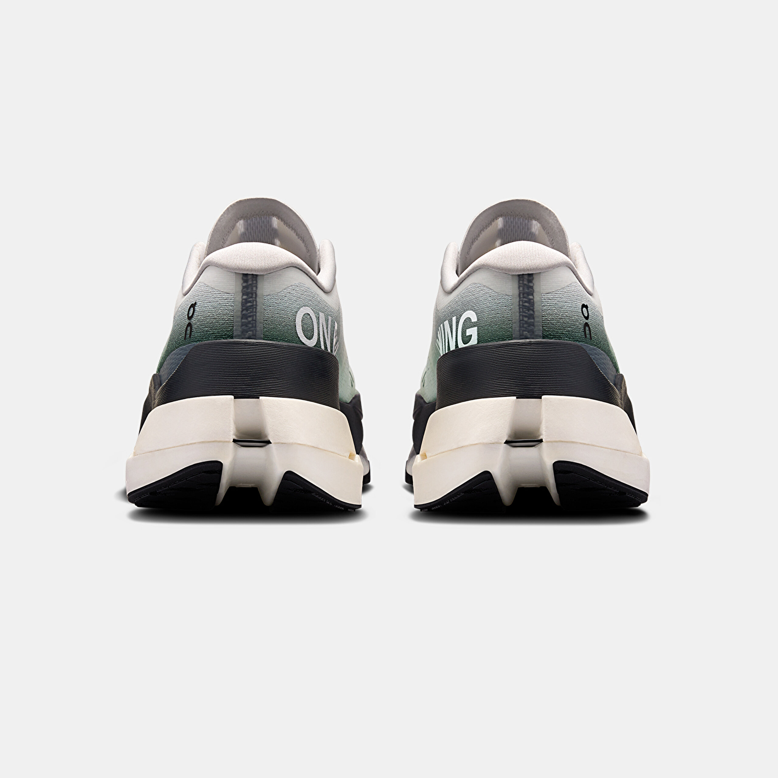 ON Cloudboom Max - 3